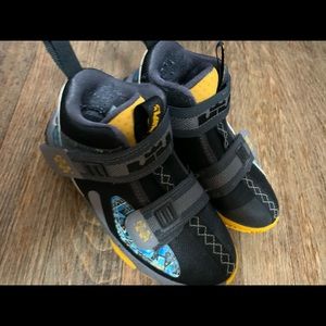 LeBron Soldier 13 sz 11